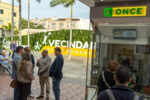 La ONCE estrena en Vecindario dos nuevos kioskos más accesibles y sostenibles