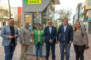 La ONCE estrena en Vecindario dos nuevos kioskos más accesibles y sostenibles