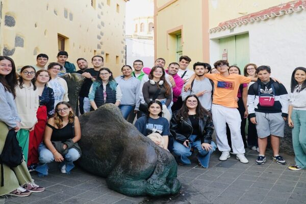 Jóvenes de Teror se acercan al colectivo de mediadores juveniles en su visita a Agüimes
