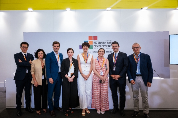 Elma Saiz: “España ha logrado consolidar unas políticas en las que la longevidad se asocia a la experiencia, la continuidad y la justicia social” Elma Saiz: "España ha logrado consolidar unas políticas en las que la longevidad se asocia a la experiencia, la continuidad y la justicia social"