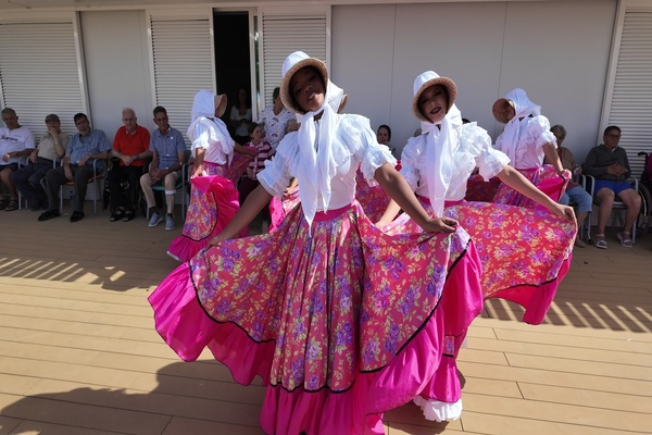El XXX Festival Internacional de Folklore de la Villa de Ingenio lleva su alegría a centros sociales del municipio