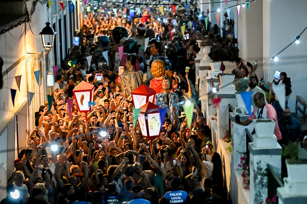 La Retreta alarga las horas en una noche mágica en Agaete