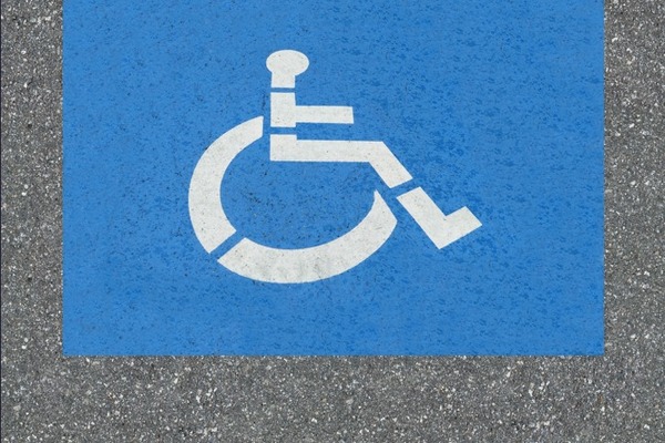 Canarias unifica en las islas la tarjeta de aparcamiento para personas con movilidad reducida