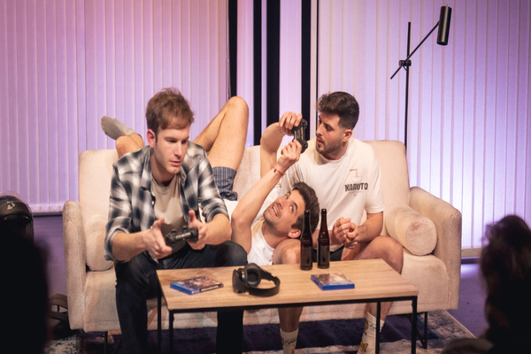 Lanzarote rinde homenaje a Roberto Pérez Toledo con la obra ‘Manual básico de lengua de signos para romper corazones’