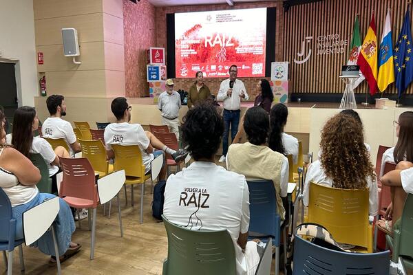 ¡10 años cuidando Canarias! AVANFUER celebra su X Encuentro de Voluntariado Ambiental en Fuerteventura Voluntarios de AVANFUER participando en actividades de conservación en Fuerteventura