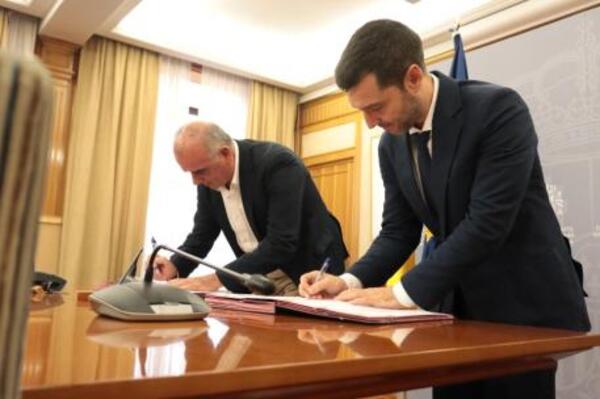 El Gobierno de España y la Plataforma Tercer Sector refuerzan su colaboración con la firma de un nuevo convenio El Gobierno de España y la Plataforma Tercer Sector refuerzan su colaboración con la firma de un nuevo convenio