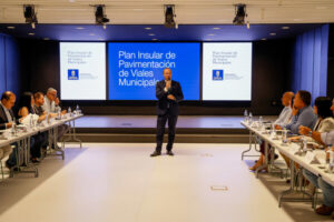 Obras Públicas del Cabildo destina dos millones de euros a financiar el asfaltado de calles en los 21 municipios de la isla