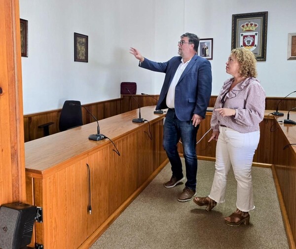 Comienzan las obras para mejorar la accesibilidad del salón de plenos del Ayuntamiento de San Bartolomé