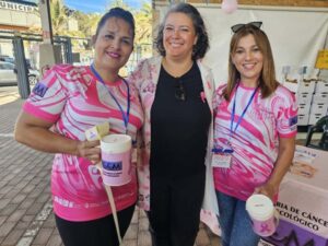 Los lazos rosas inundan el Mercado Municipal de Telde por la lucha contra el cáncer de mama