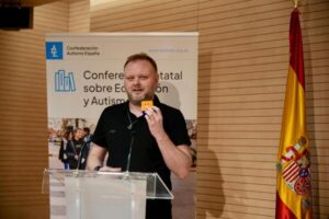 Entornos accesibles y libres de acoso, condición clave para promover la participación del alumnado con autismo