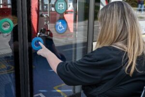 COCEMFE impulsa junto a TMB la actualización del Reglamento de Naciones Unidas que mejorará la accesibilidad de los autobuses en todo el mundo