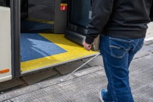 COCEMFE impulsa junto a TMB la actualización del Reglamento de Naciones Unidas que mejorará la accesibilidad de los autobuses en todo el mundo