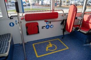 COCEMFE impulsa junto a TMB la actualización del Reglamento de Naciones Unidas que mejorará la accesibilidad de los autobuses en todo el mundo