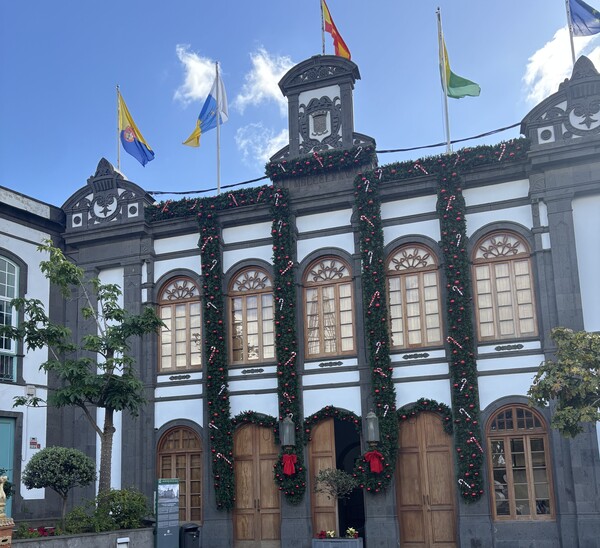 El Ayuntamiento de Arucas busca dos técnicos de administración general, un administrativo, dos limpiadores y un carpintero Fachada de la Casa Consistorial de Arucas