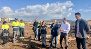 El Cabildo de Gran Canaria limpia de invernaderos 75 hectáreas, lo mismo que 100 campos de fútbol, en las inmediaciones del Aeropuerto