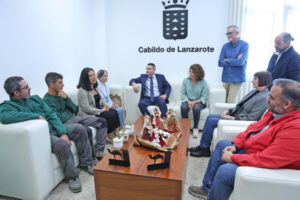 Lanzarote reconoce la labor social de las asociaciones Creciendo y ADISLAN tras la Wine Run
