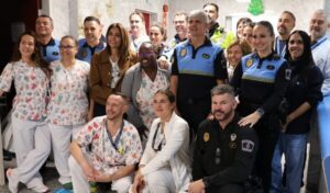 La Policía Local de Santa Cruz realiza su tradicional visita a los menores del HUNSC