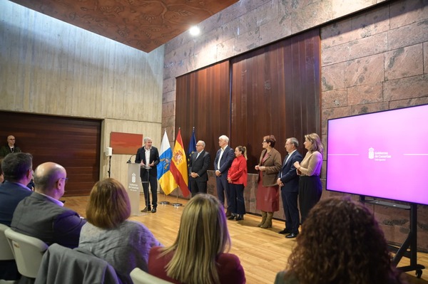 Gobierno de Canarias y cabildos inyectan 900 millones para la Dependencia en la provincia de Santa Cruz de Tenerife Gobierno de Canarias y cabildos inyectan 900 millones para la Dependencia en la provincia de Santa Cruz de Tenerife