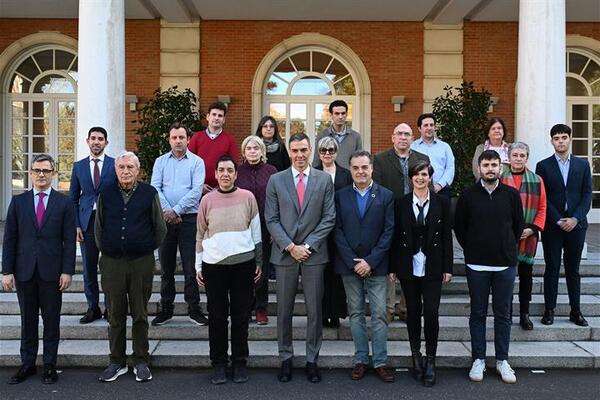 El presidente del Gobierno de España se reúne con representantes de asociaciones de víctimas de abusos sexuales en la Iglesia El presidente del Gobierno de España se reúne con representantes de asociaciones de víctimas de abusos sexuales en la Iglesia