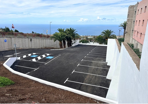 El nuevo espacio de estacionamientos junto al Centro de Salud de Tacoronte cuenta con dos plazas PMR El nuevo espacio de estacionamientos junto al Centro de Salud de Tacoronte cuenta con dos plazas PMR