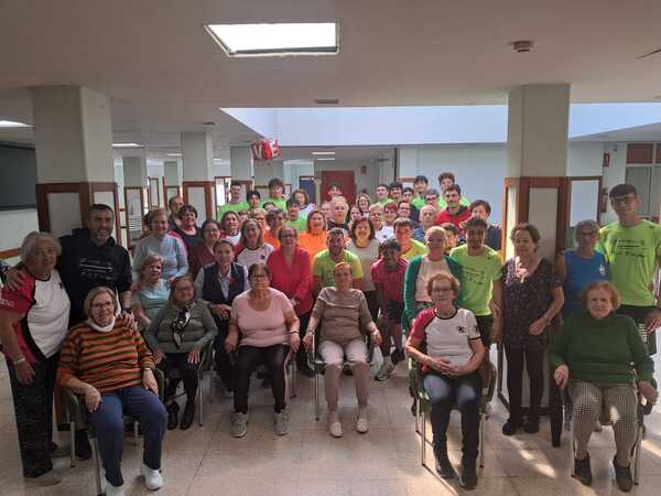 Servicios Sociales de Telde impulsa una jornada intergeneracional en el Centro de Mayores para fomentar el envejecimiento activo