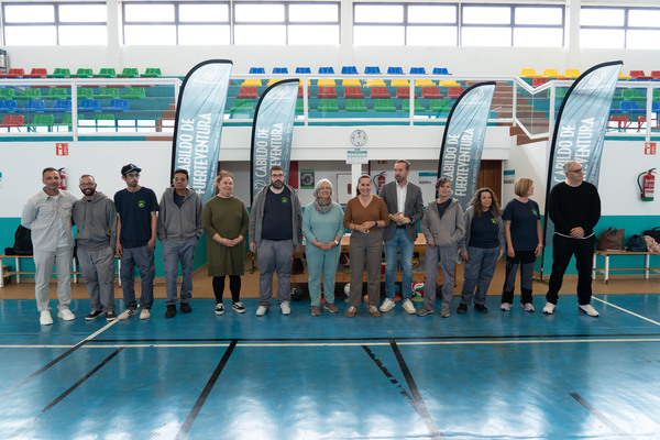 Adisfuer refuerza la inclusión laboral en las instalaciones deportivas del Cabildo Firma del acuerdo