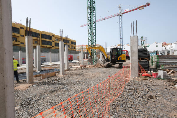 77 viviendas en Corralejo: colocan la primera piedra de la promoción pública 77 viviendas en Corralejo primera piedra