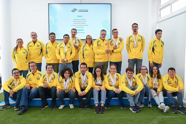 Club Natación Las Palmas revalida el título de campeón de España de natación adaptada Poli Suárez recibió a la plantilla del Club Natación Las Palmas