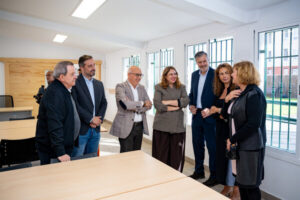 Autoridades durante la visita