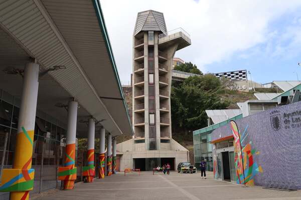 El ascensor panorámico del parque de Las Rehoyas vuelve a funcionar tras resolver una incidencia Ascensor panorámico de Las Rehoyas