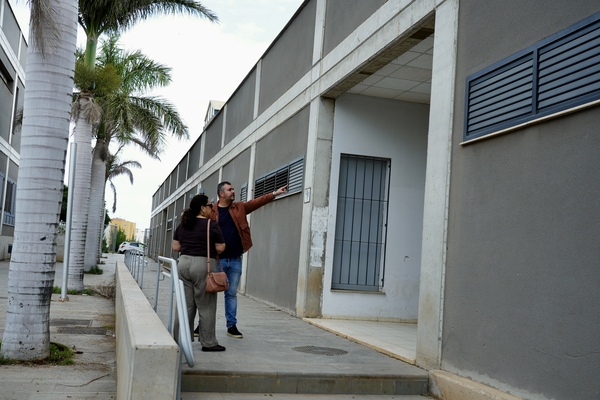 Santa Lucía de Tirajana activa un dispositivo para apoyar la regularización extraordinaria de personas extranjeras El concejal Saúl Goyes visita el espacio