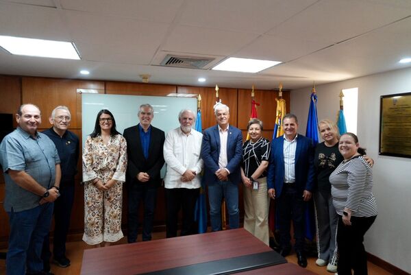 El Hierro refuerza la atención sanitaria y social a los herreños en Venezuela Imagen durante el acto de reunión