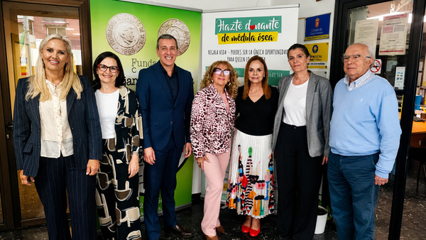 La donación de sangre y médula ósea en Canarias se refuerza con un nuevo acuerdo de colaboración Foto de familia tras la firma del acuerdo