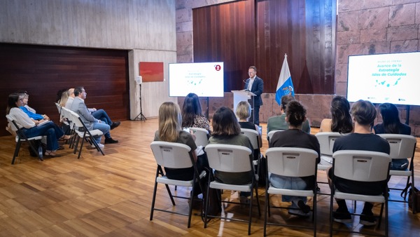 Canarias impulsa una estrategia para afrontar los retos del envejecimiento y promover la longevidad activa Momento de la presentación