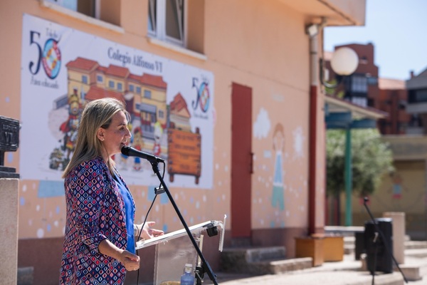 El Gobierno de España reafirma la bajada de ratios y la reducción de la jornada lectiva del profesorado La ministra de Educación del Gobierno de España, Milagros Tolón, durante la visita al colegio