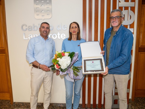 El Cabildo reconoce la labor de AFOL en su 25 aniversario en Lanzarote Recepción a la presidenta de AFOL