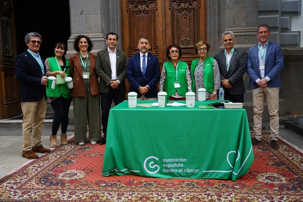 Santa Cruz de Tenerife se suma al Día de la Cuestación para apoyar la labor de la AECC Cuestación de la AECC en Santa Cruz de Tenerife