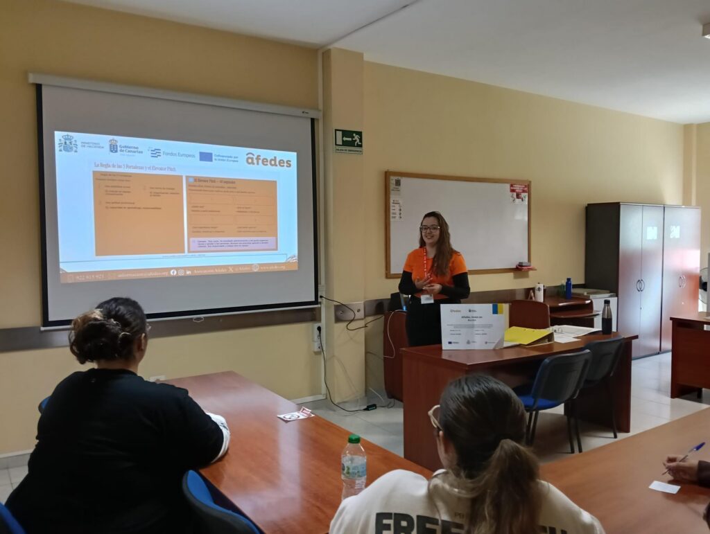 Empleo y emprendimiento juvenil centran el nuevo programa de AFEDES para menores de 35 años Momento de la formación