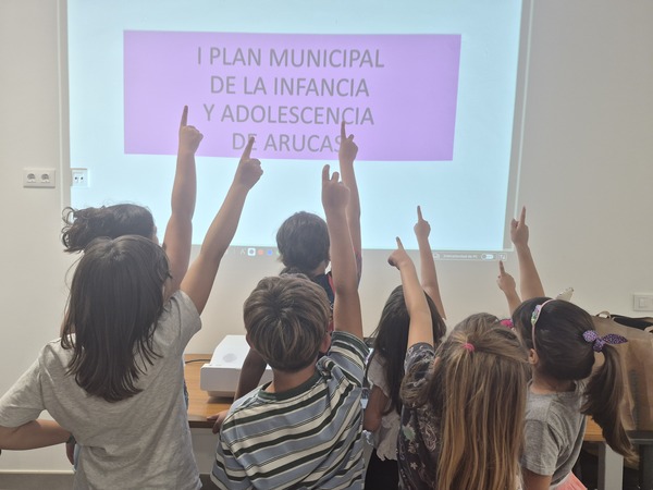 ARUPIA aprueba el primer Plan de Infancia y Adolescencia de Arucas Niños y niñas aprueban el órgano ARUPIA