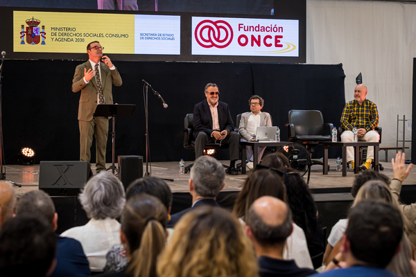 Más de 2.500 personas reivindican los derechos de la comunidad sorda en el 90 aniversario de la CNSE 90 aniversario de la CNSE acto de apertura