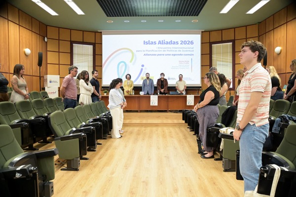 Canarias y las universidades se unen para prevenir la violencia machista entre la juventud Minuto de silencio por Ana Brito