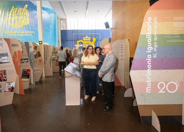 Gran Canaria conmemora el Orgullo LGTBIQ+ con exposiciones, cine y actividades culturales durante junio Presentación exposición '20 años de matrimonios igualitarios'