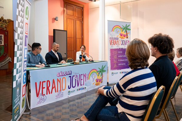 La juventud contará este verano con una amplia oferta de formación, ocio saludable y actividades gratuitas Momento de la rueda de prensa de presentación