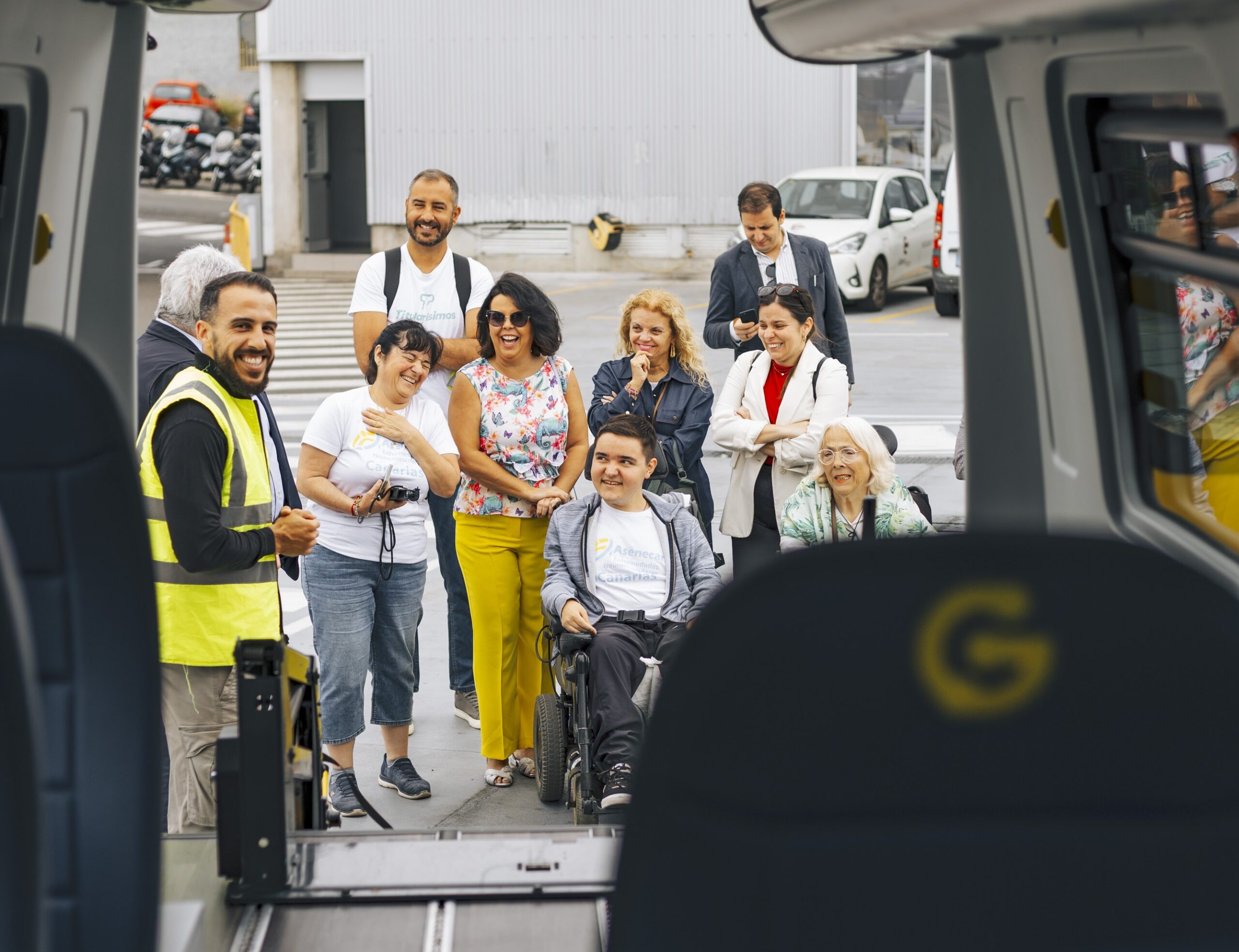 Guaguas Municipales refuerza su compromiso con una movilidad más accesible e inclusiva 4 El personal de Guaguas Municipales explicó los detalles y novedades de los nuevos vehículos del servicio Guagua Amarilla (PMR)