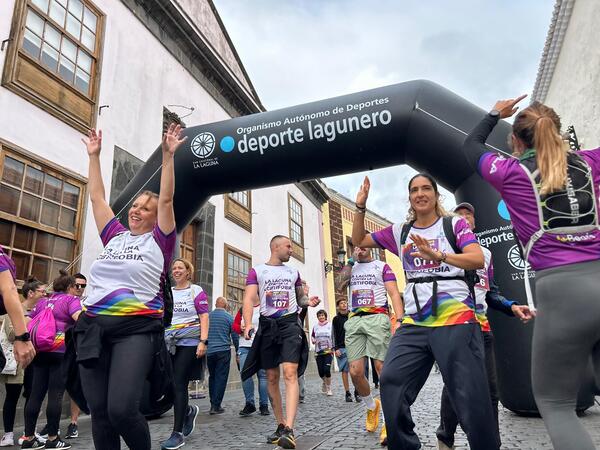 La Laguna refuerza su compromiso con la diversidad con la III Marcha Solidaria contra la LGTBIfobia Participantes durante la prueba