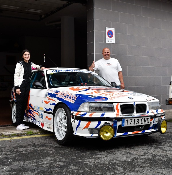 Shaila Santana cumple su sueño de debutar en competición a los 17 años Shaila Santana y Ricardo Canino junto al coche