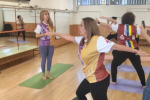 Itahisa Dubois, instructora de yoga en lengua de signos