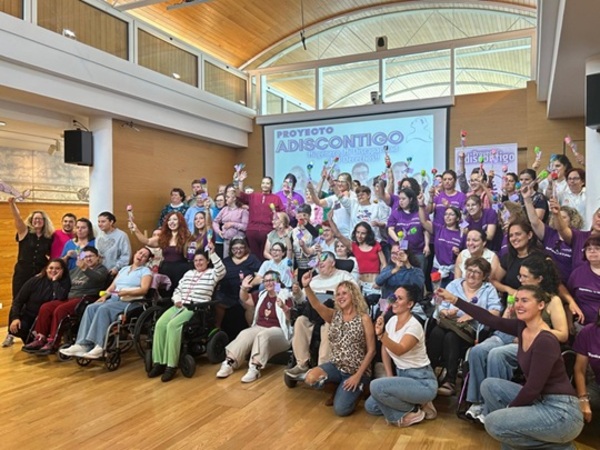 ADISCONTIGO: empoderar para transformar. Una respuesta integral frente a una realidad invisible Mujeres con discapacidad intelectual participan en una actividad del proyecto ADISCONTIGO