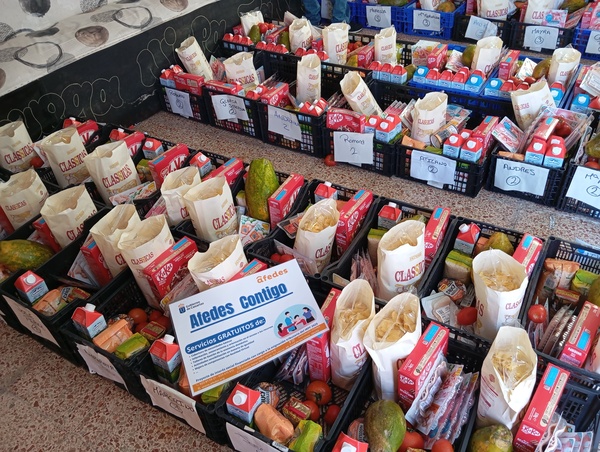 AFEDES Contigo impulsa la inclusión social de más de 50 personas vulnerables en el norte de Tenerife Cajas de alimentos destinadas a personas vulnerables