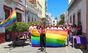 La Aldea de San Nicolás reivindica la memoria y la diversidad en una jornada por el Orgullo